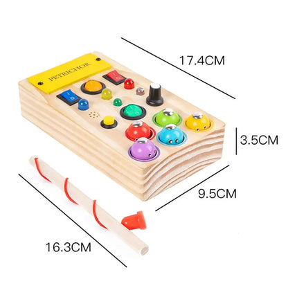 Jouet Montessori évolutif – Busy Board en bois avec lumières LED et activités sensorielles