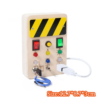 Jouet Montessori évolutif – Busy Board en bois avec lumières LED et activités sensorielles