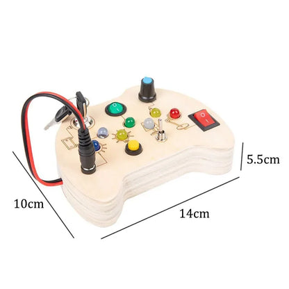 Jouet Montessori évolutif – Busy Board en bois avec lumières LED et activités sensorielles